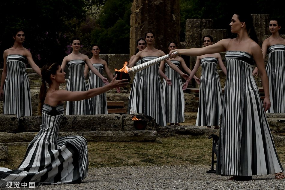 巴黎奥运会火种采集仪式希腊举行 第一支火炬被点燃开启火炬传递_高清图集