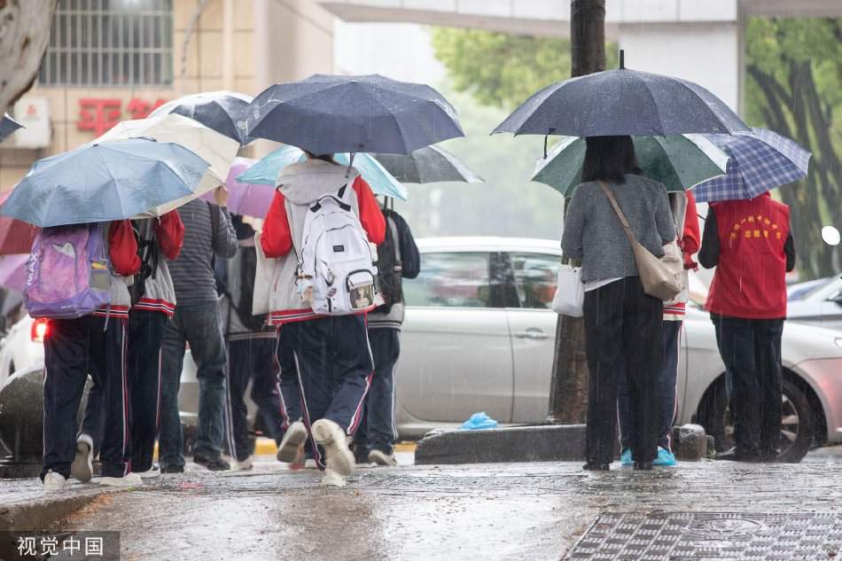武汉遭遇强降雨天气 当地气象台发布暴雨黄色预警_高清图集