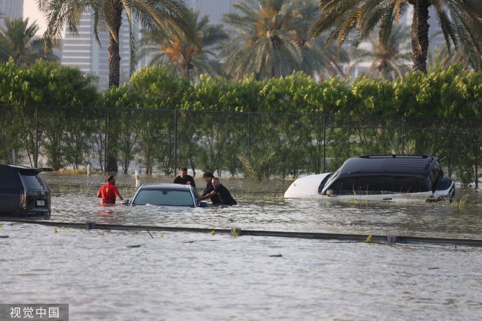 阿联酋遭遇有记录以来最强降雨 全国多地被淹严重_高清图集