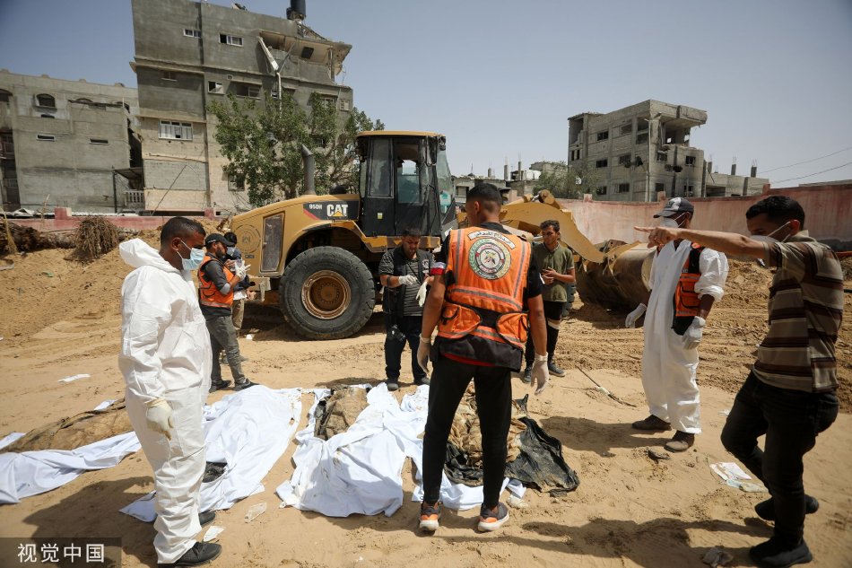 联合国呼吁调查加沙医院乱葬坑_高清图集