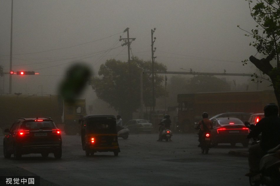 印度孟买突遭沙尘暴袭击 多地遇狂风暴雨恶劣天气_高清图集