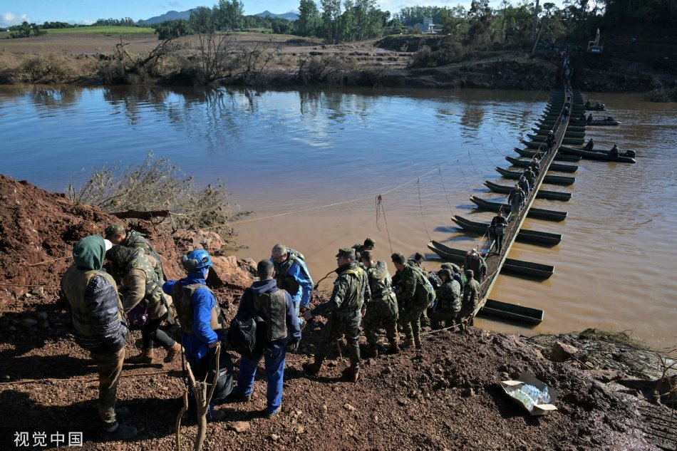 巴西南部暴雨灾害严重 多方力量参与救援_高清图集