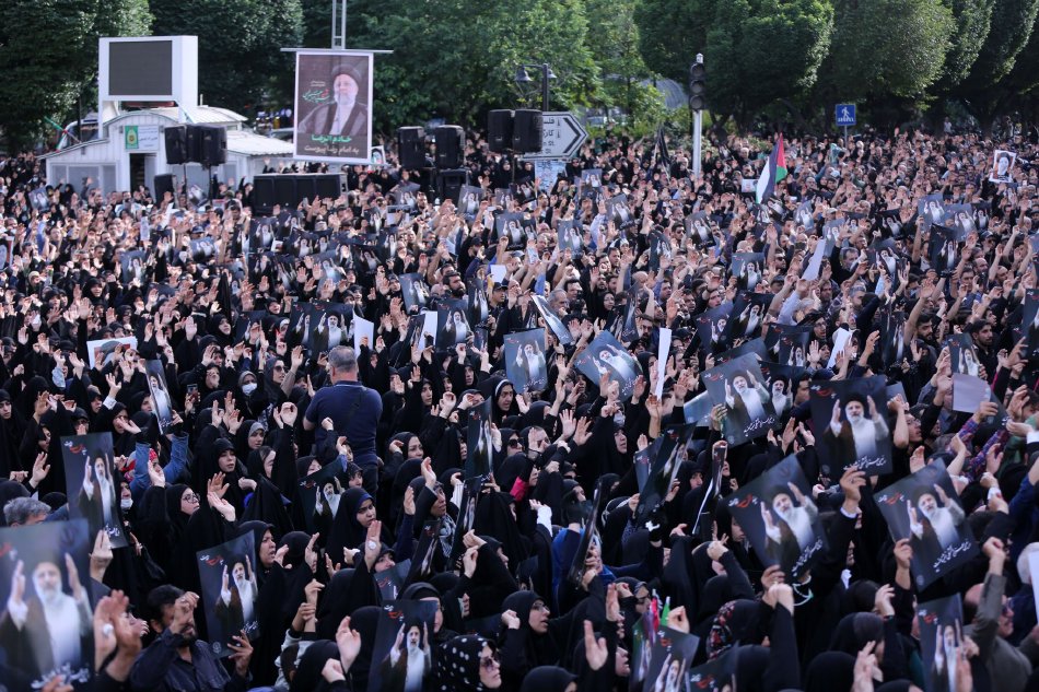 伊朗首都德黑兰大批民众公开哀悼总统莱希和其他罹难官员_高清图集
