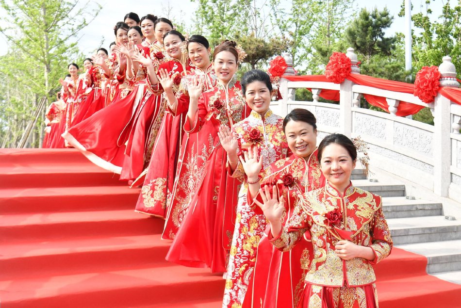 河北雄安新区：25对新人集体婚礼解锁“中式浪漫”_高清图集