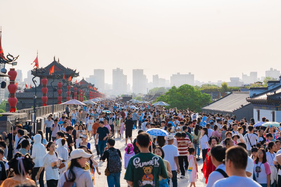 “五一”假期多地景区迎来客流高峰_高清图集