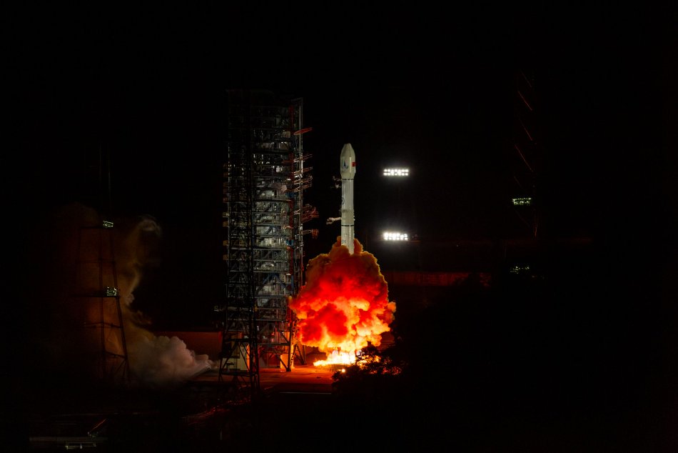 天问二号任务发射圆满成功_高清图集
