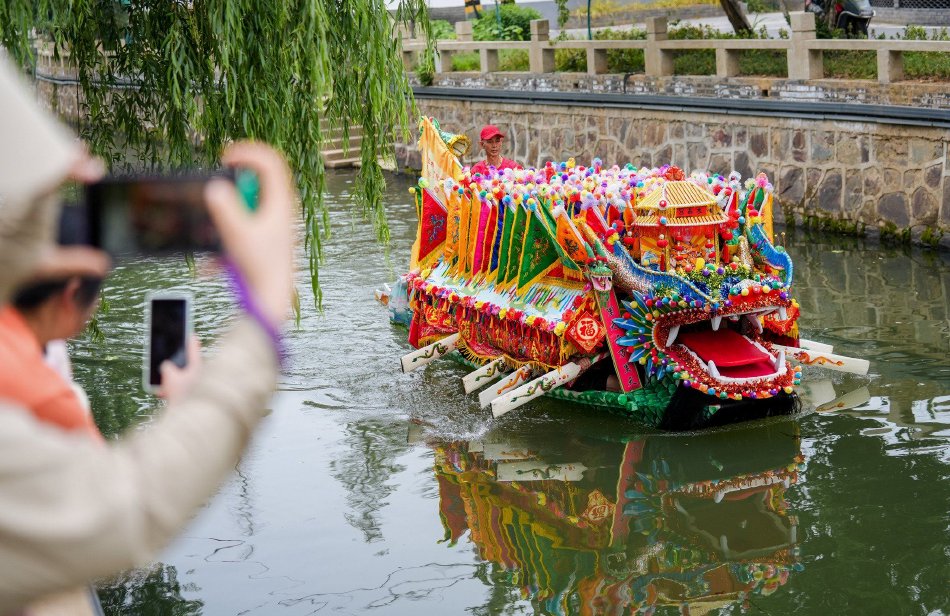 浙江湖州：非遗花龙船荡桨迎端午_高清图集