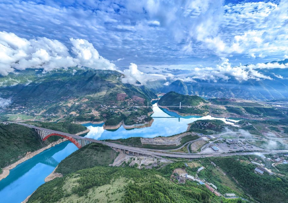 重庆：小三峡景区碧水蓝天 宛如“天空之镜 ”_高清图集