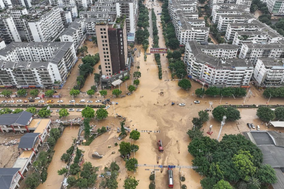贵州多地洪水退去 清淤清障工作有序开展_高清图集