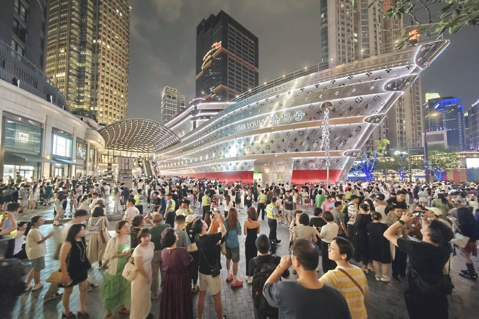 上海：“路易号”游轮向公众开放 人气火爆成夜间焦点_高清图集