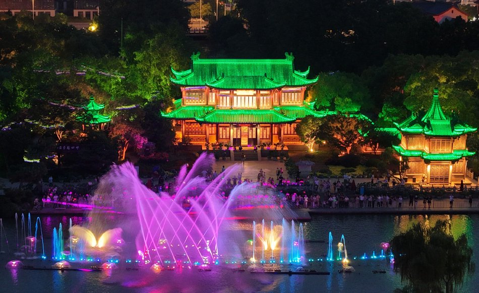 江苏扬州瘦西湖风景区灯光绚丽缤纷_高清图集