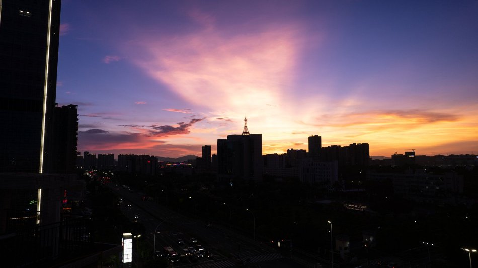 广东珠海天空现紫红色晚霞_高清图集