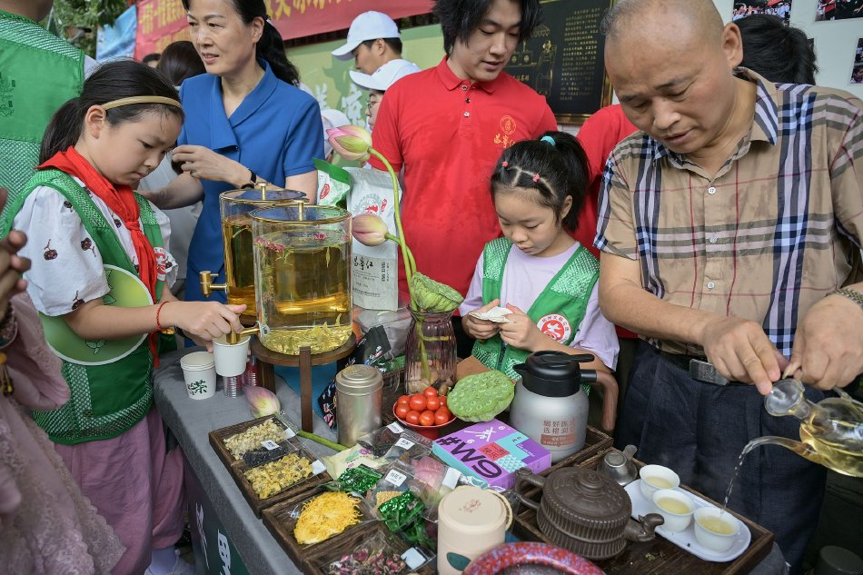 杭州：“最美凉茶摊”第48年如约出摊_高清图集